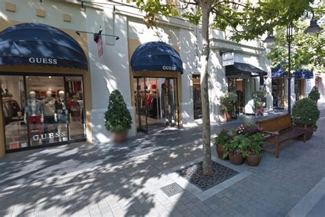 las rozas village tiendas.